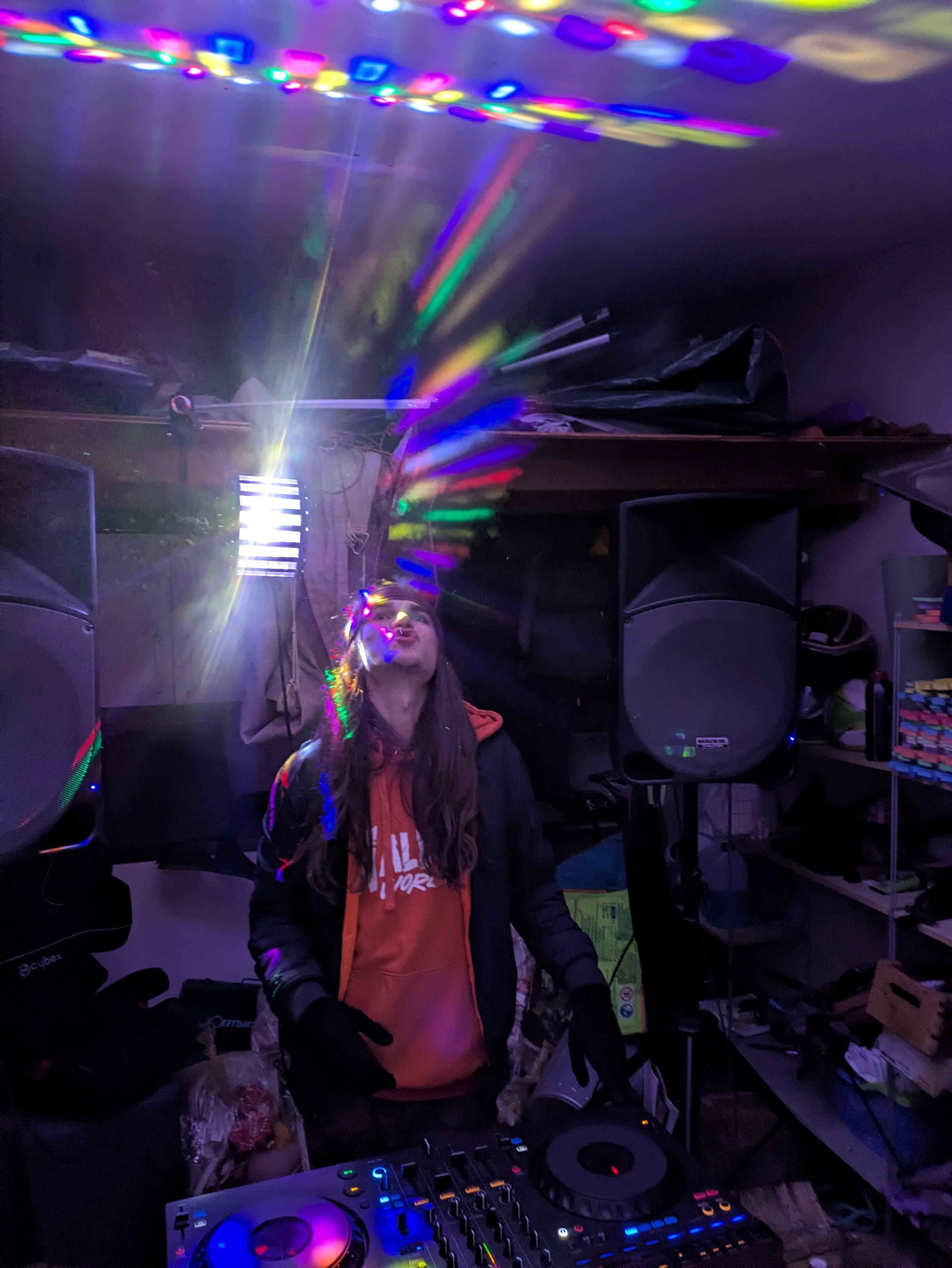 OperatorRet Indoor mit Derby-Beams und Nebel